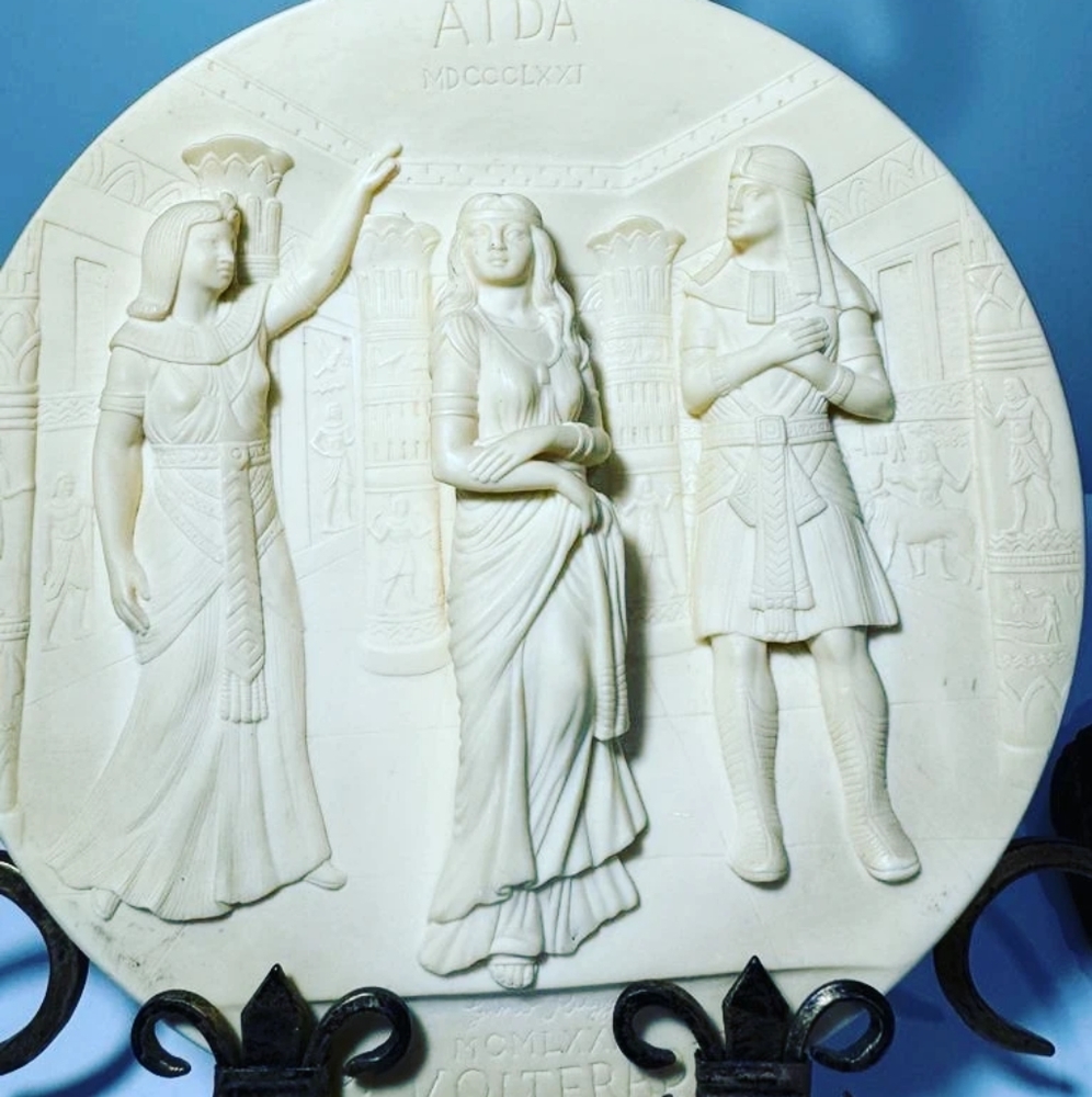 amazing IVORY ALABASTER 3D plate "AIDA" 1979 La Scala GRAND OP.  Excellent condi